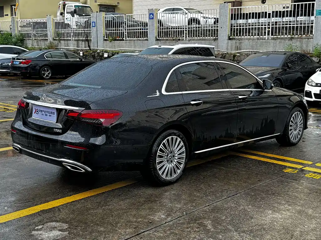 Mercedes-Benz E-Class — миниатюра 7