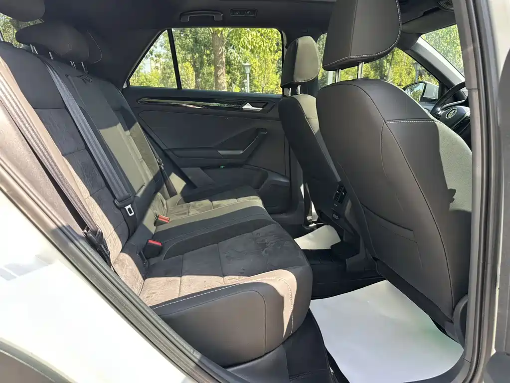 Volkswagen T-Roc — миниатюра 20