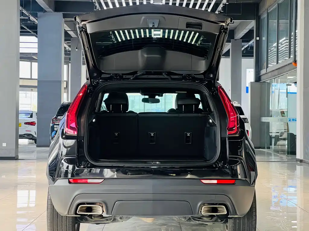 CADILLAC XT4