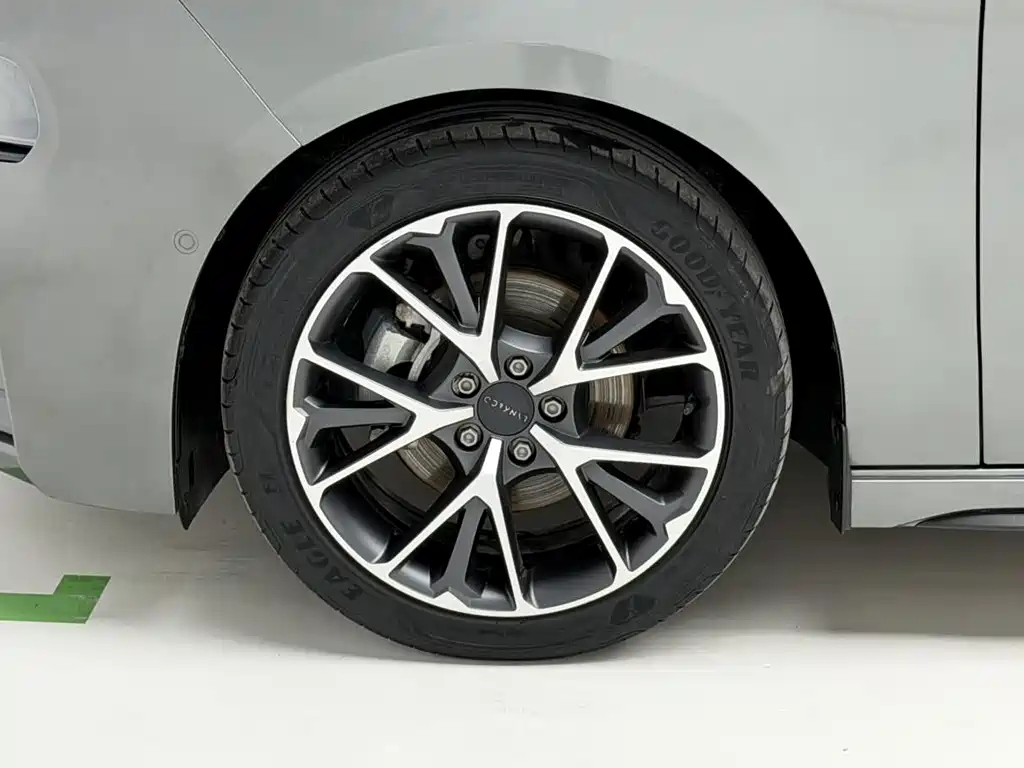 Lynk & Co 03 — миниатюра 8