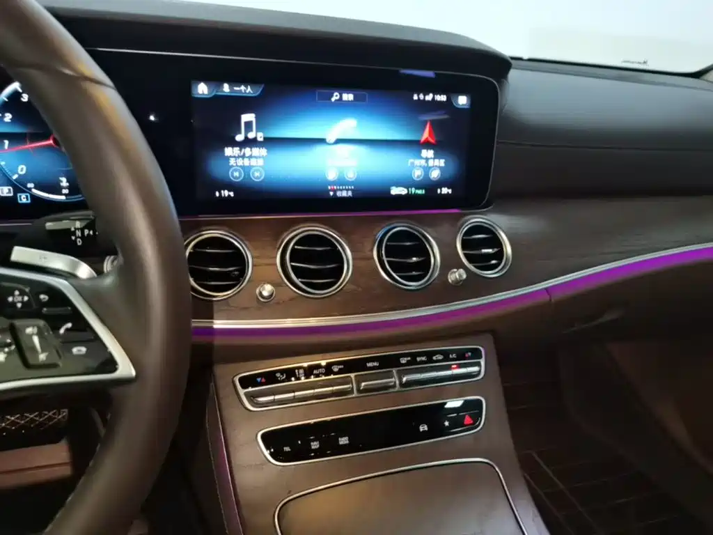 Mercedes-Benz E-Class — миниатюра 13
