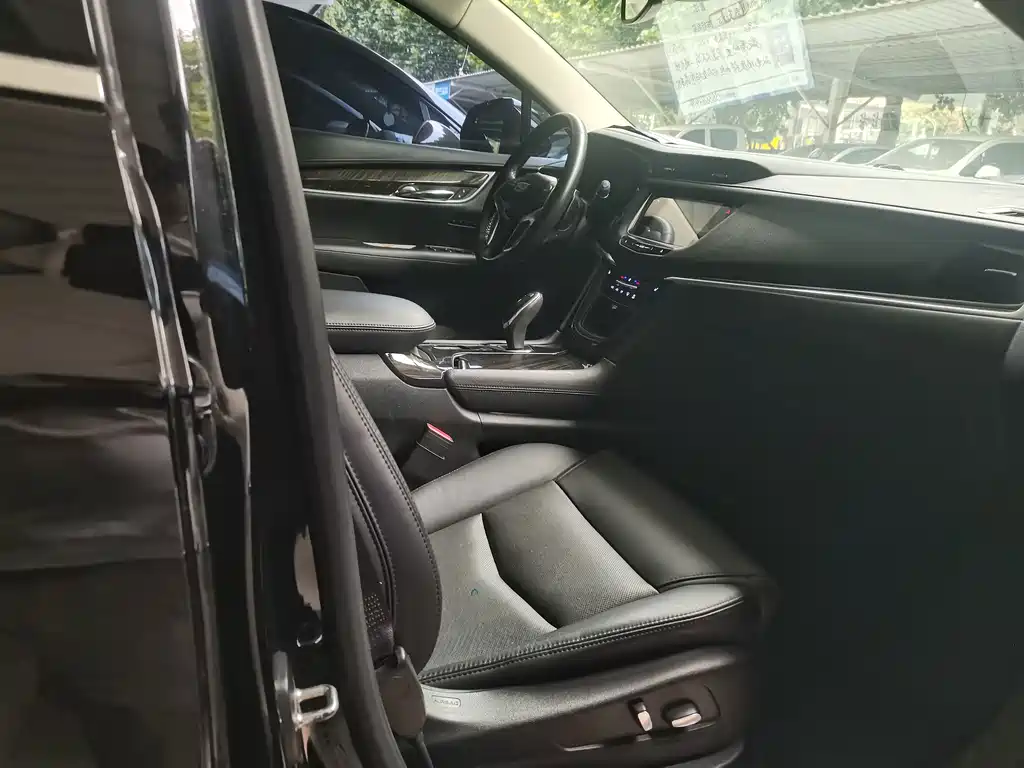 Cadillac XT5 — миниатюра 4