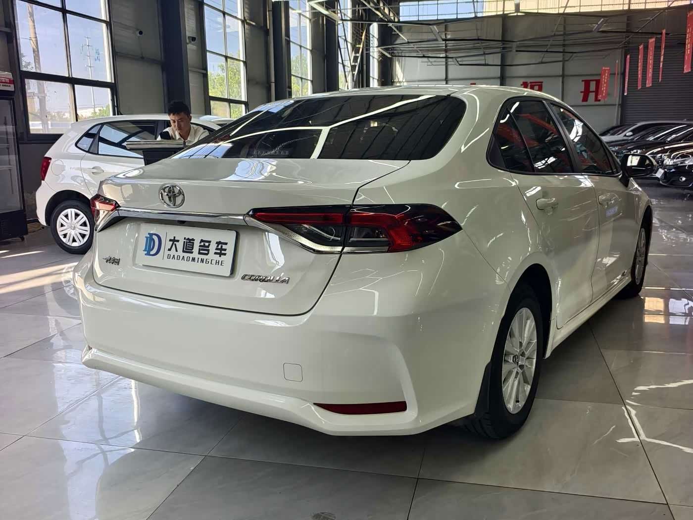 Toyota Corolla 1.5 л 2023 г. Белый, пробег 31000 км