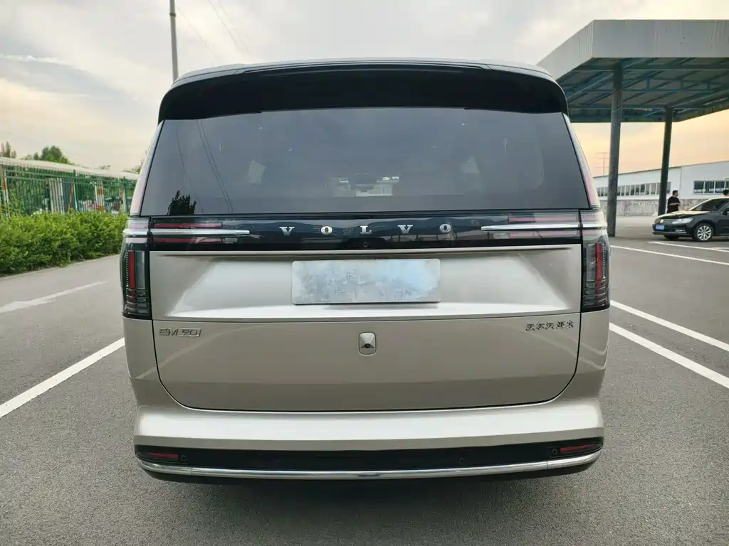 Volvo EM90 2025 Ultra мест