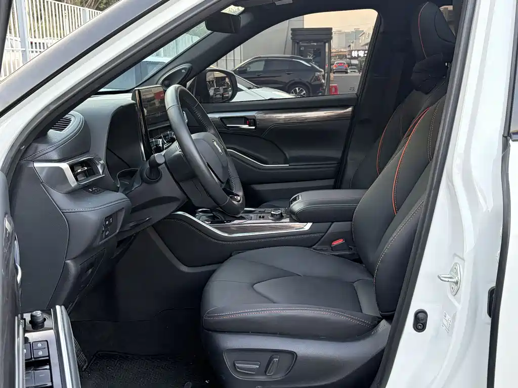 Toyota Crown Kluger 2024 2.0T