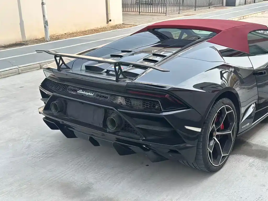 LAMBORGHINI HURACÁN