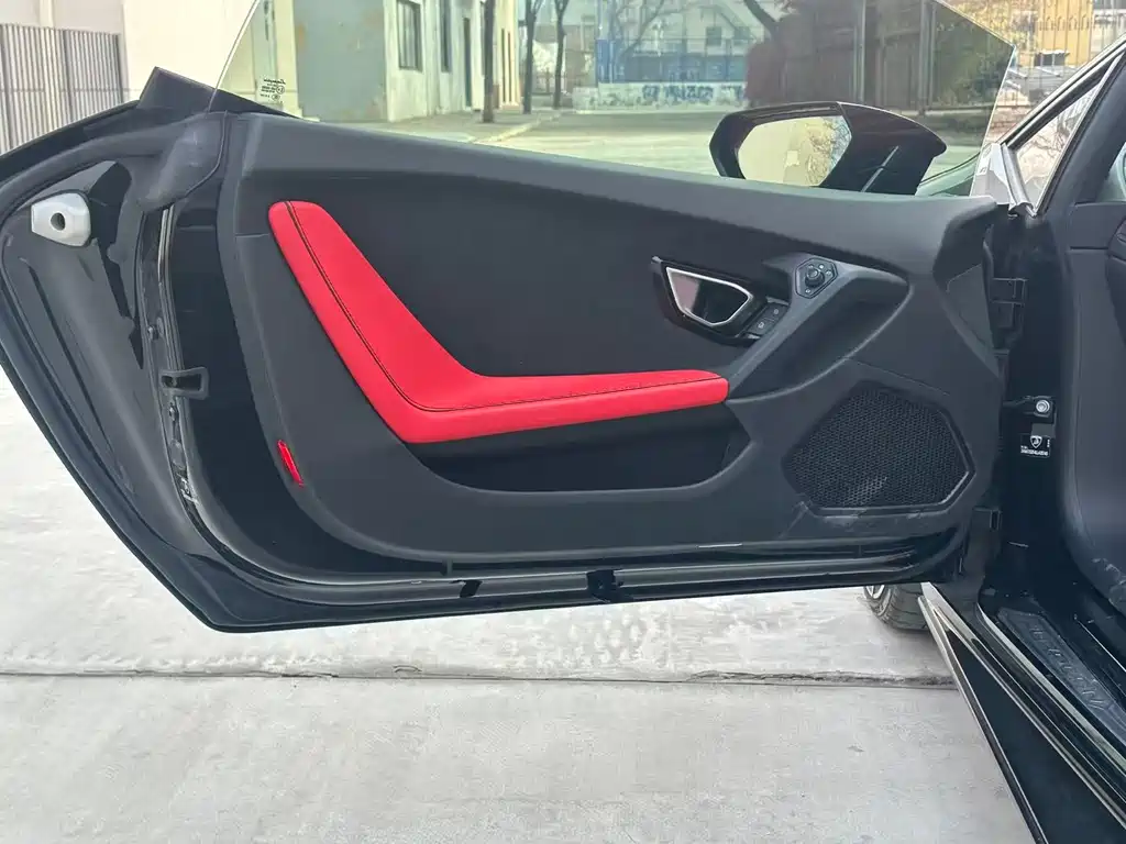 LAMBORGHINI HURACÁN