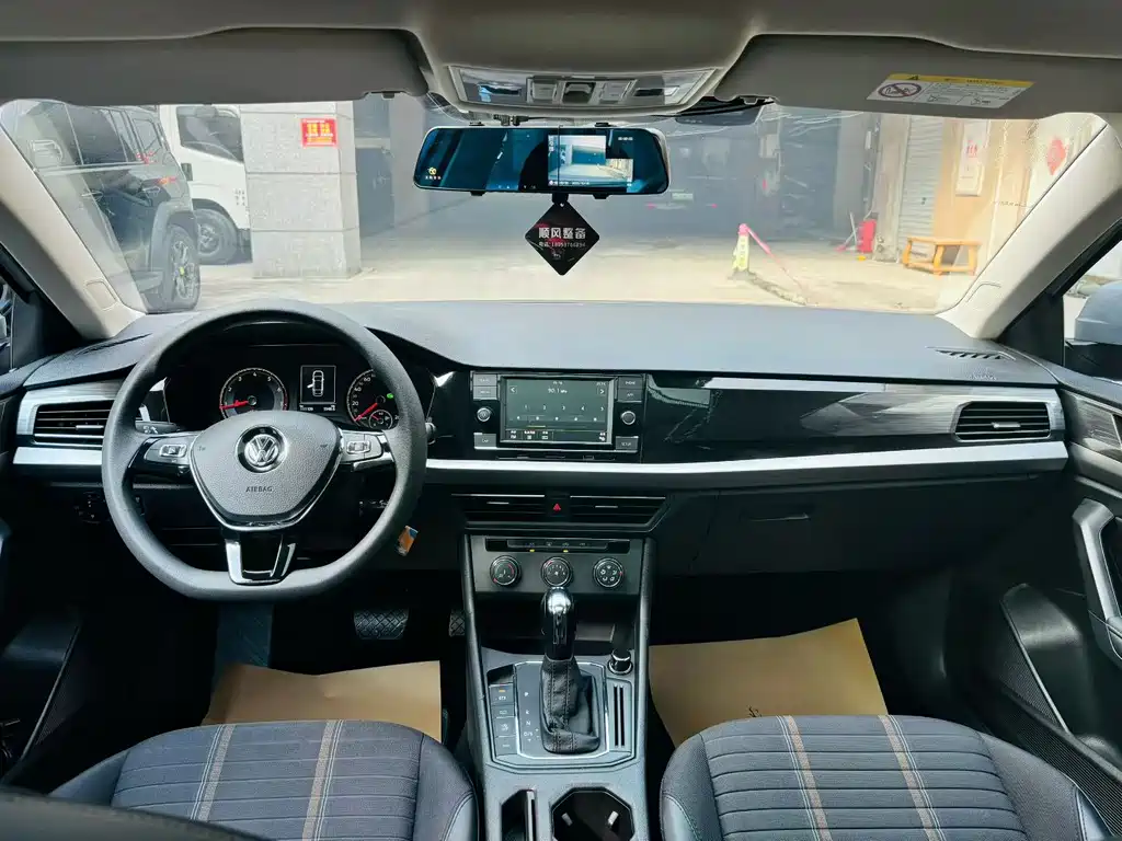 Volkswagen Lavida — миниатюра 5