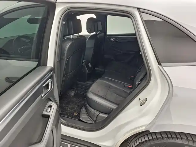 Porsche Macan — миниатюра 8