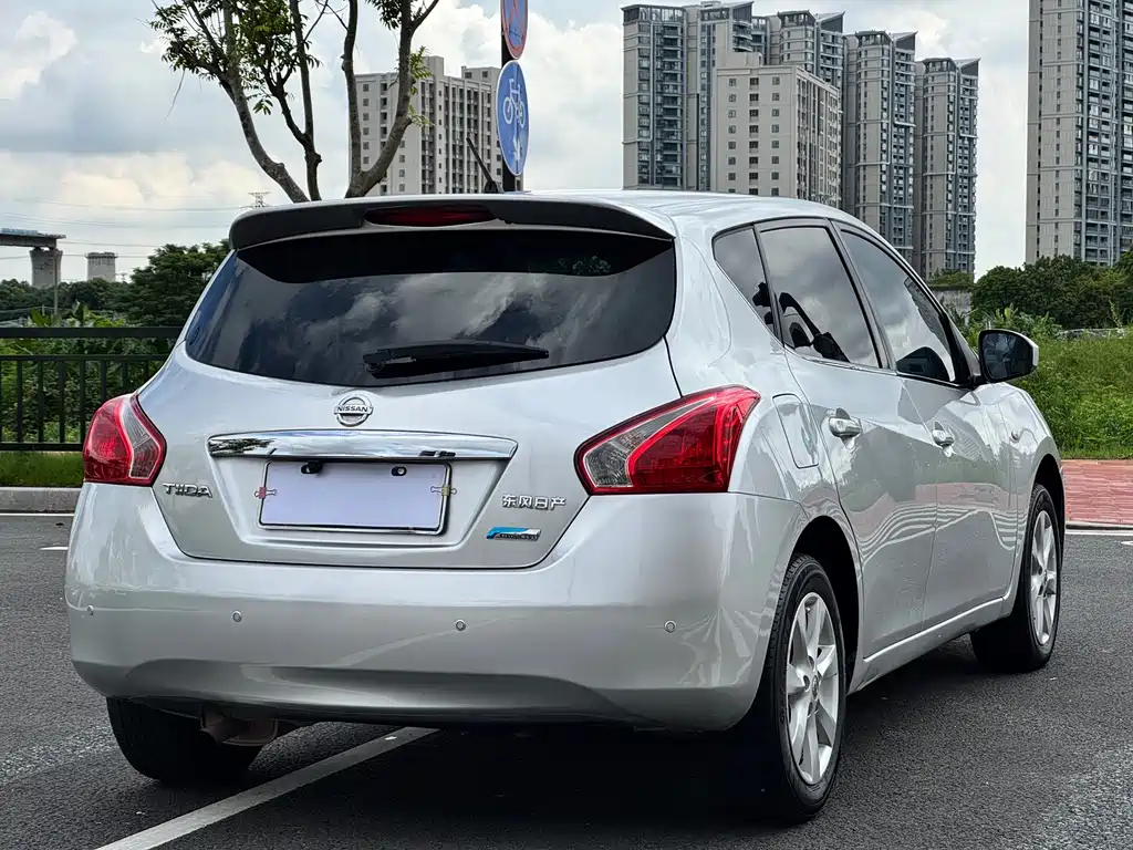 Nissan Tiida — миниатюра 12