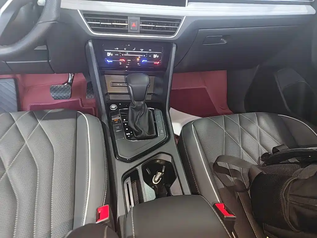 Volkswagen Tiguan L — миниатюра 14