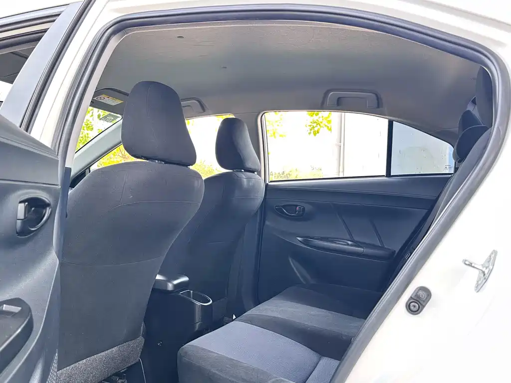 Toyota Yaris L — миниатюра 6