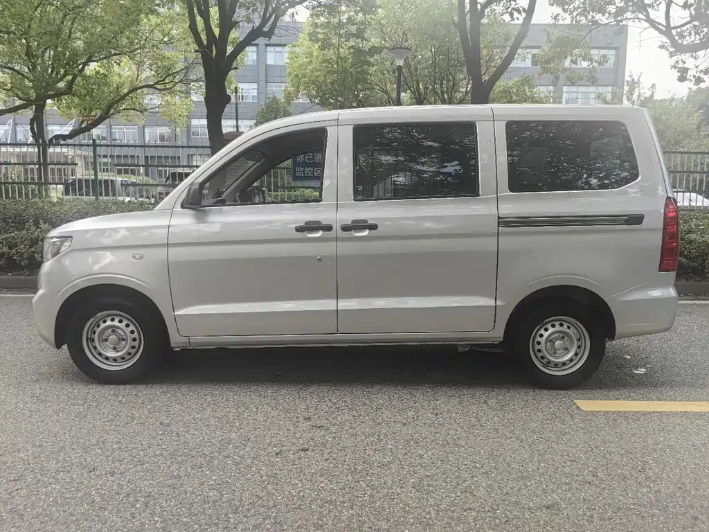 Wuling Hongguang V — миниатюра 4
