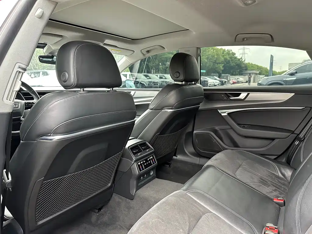 Audi A7L 2024 45TFSI S-line