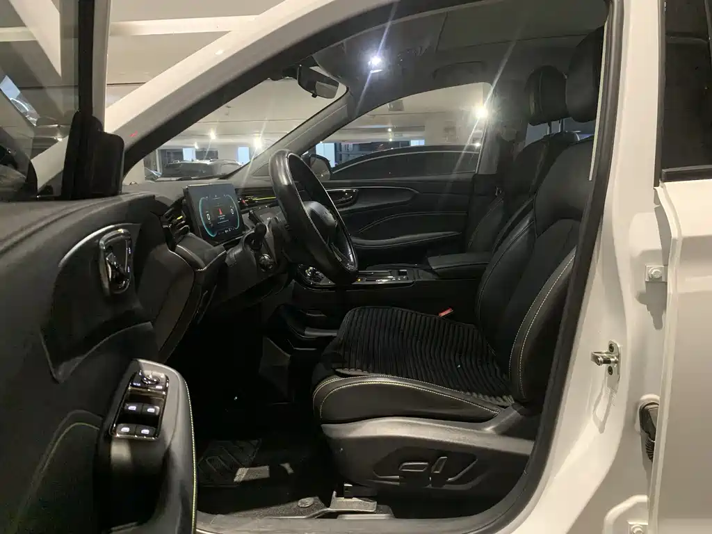 ROEWE RX5 NEW ENERGY