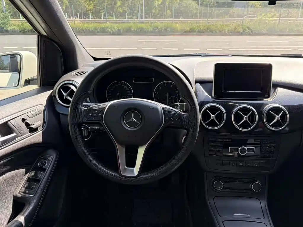Mercedes-Benz B-Class — миниатюра 11