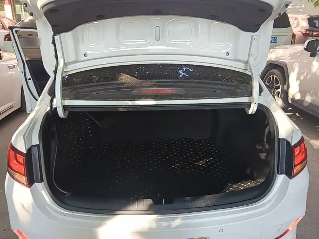 Hyundai Elantra — миниатюра 19