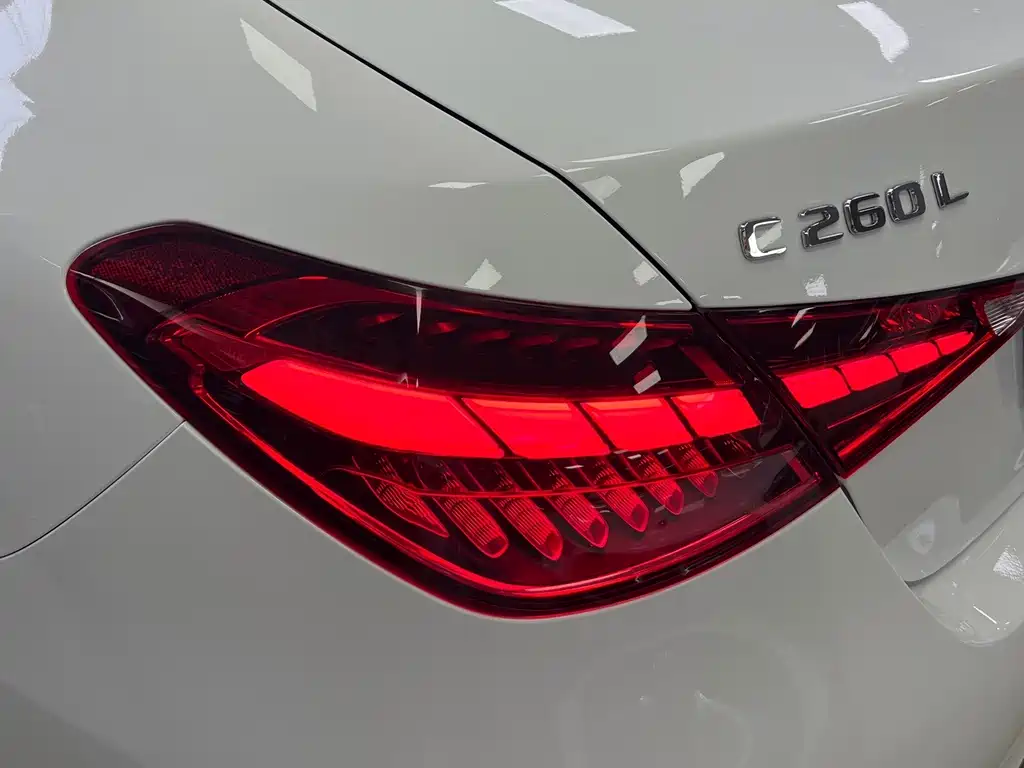 Mercedes-Benz C-Class — миниатюра 11