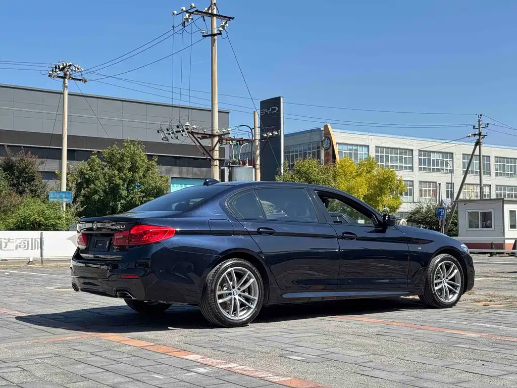 BMW 5 Series — миниатюра 6