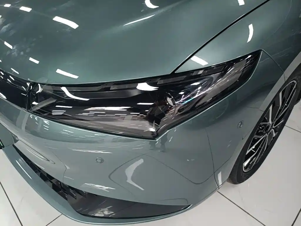 XPeng P5 — миниатюра 24