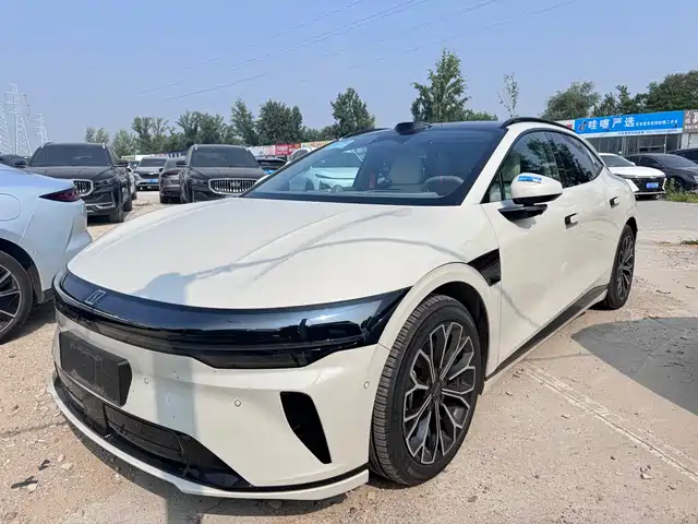 2025 Zeekr 007