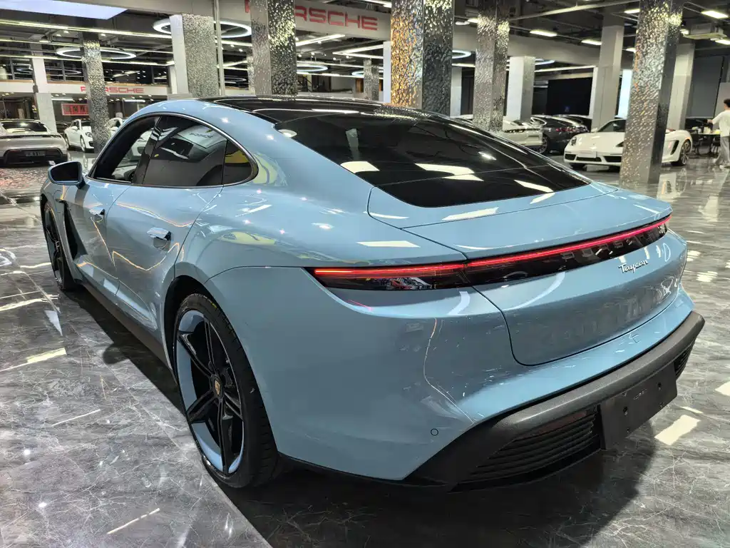 Porsche Taycan — миниатюра 6