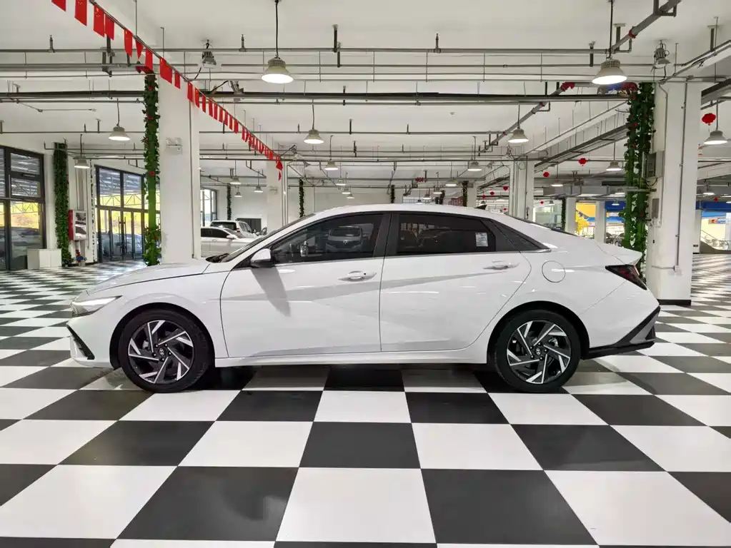 Hyundai Elantra — миниатюра 7