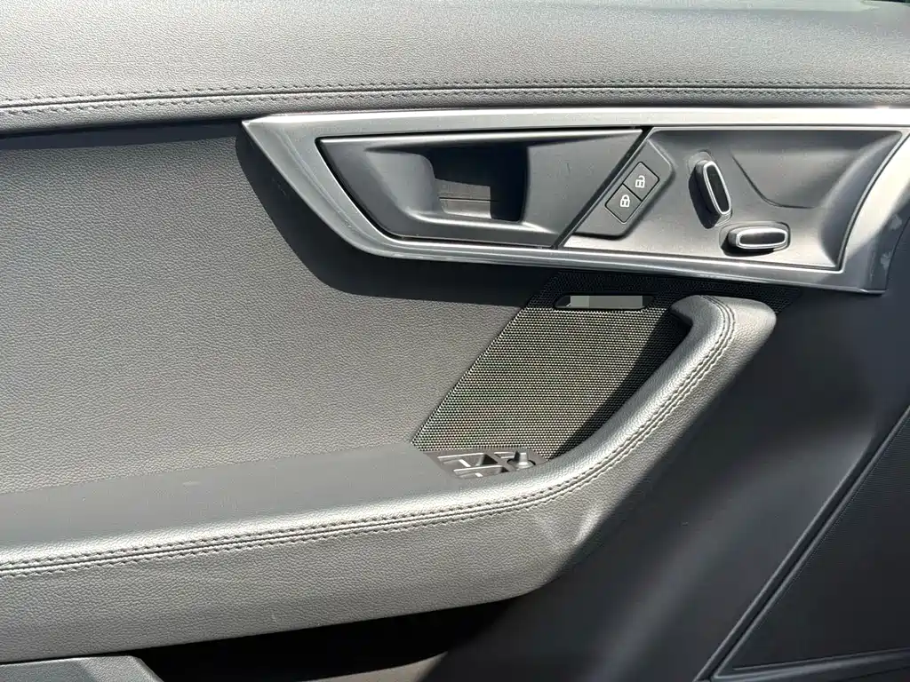 Jaguar F-TYPE — миниатюра 4