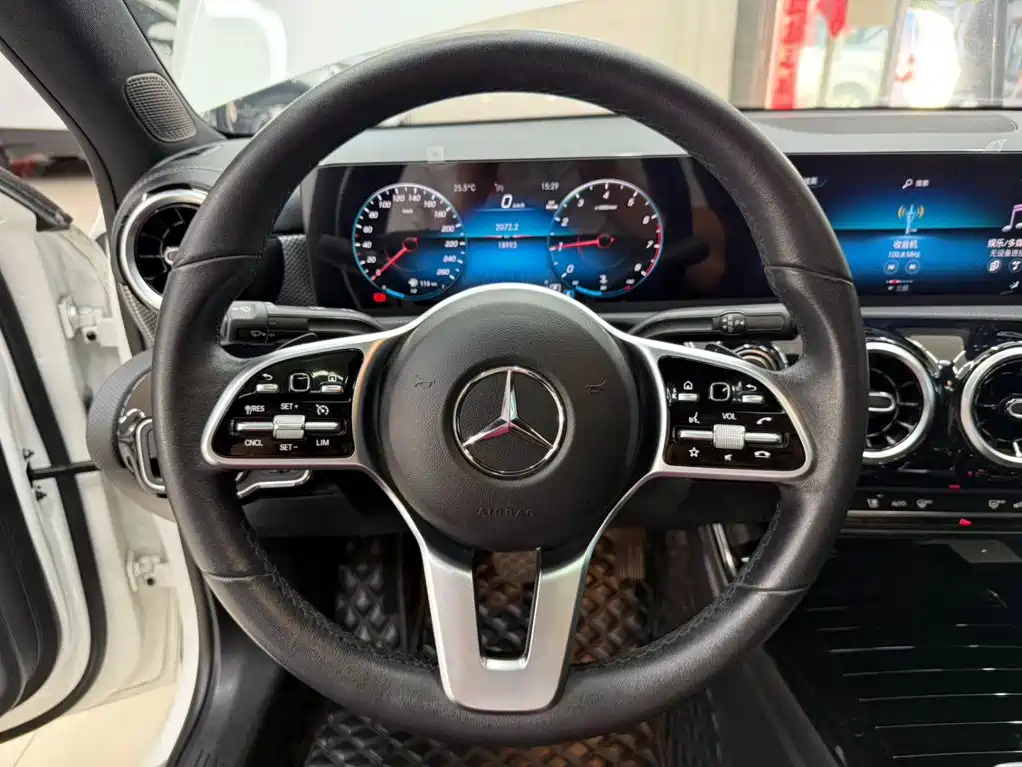 Mercedes-Benz A-Class — миниатюра 11