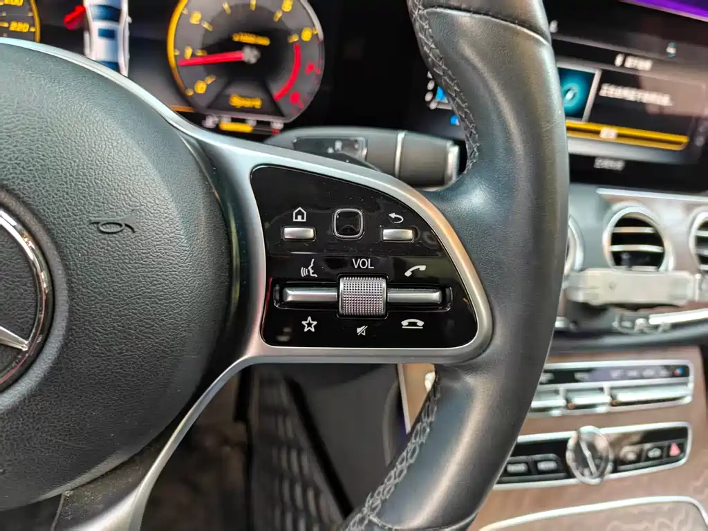 MERCEDES-BENZ E CLASS