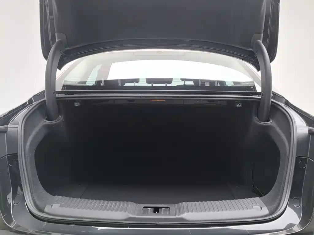 Hongqi Hongqi H5 — миниатюра 16