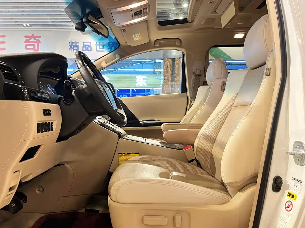 Toyota Alphard — миниатюра 17