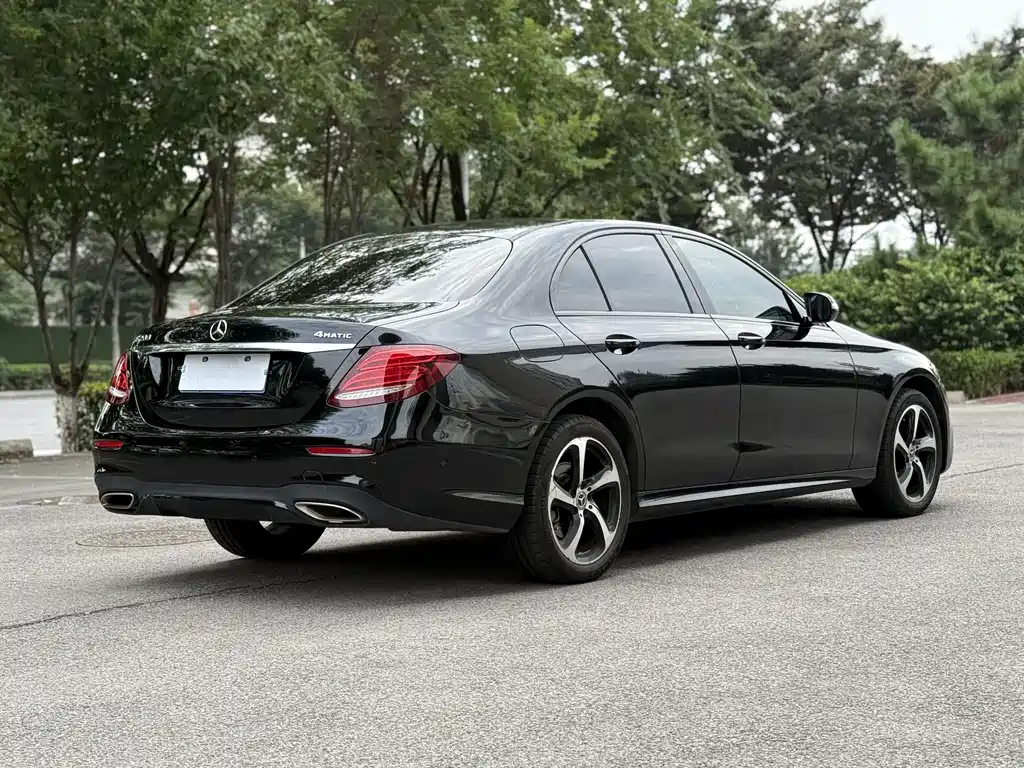 MERCEDES-BENZ E CLASS