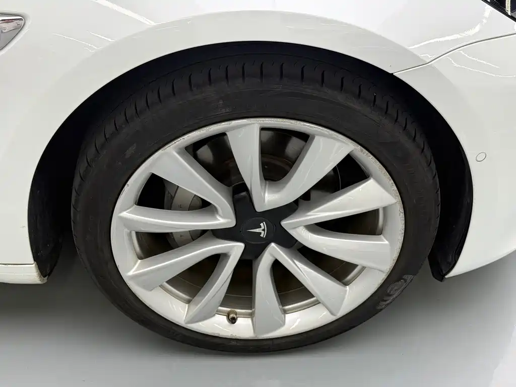Tesla Model 3 — миниатюра 28