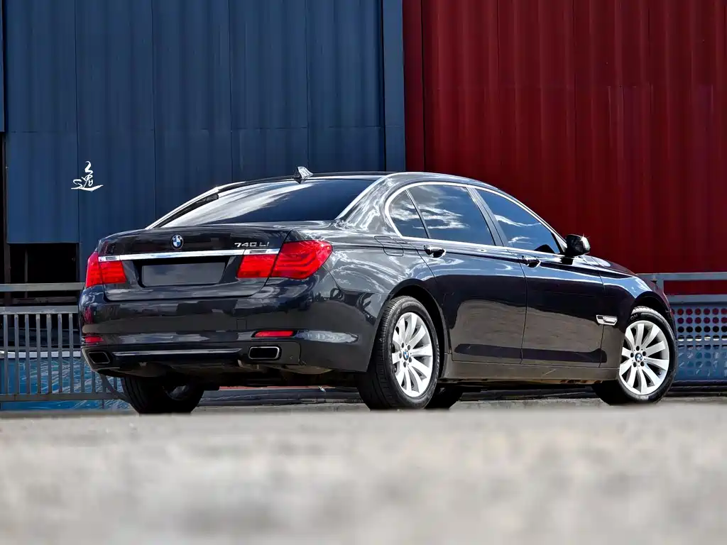 BMW 7 Series — миниатюра 4