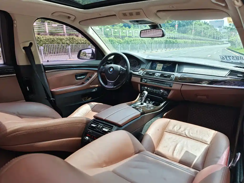 BMW 5 Series — миниатюра 12