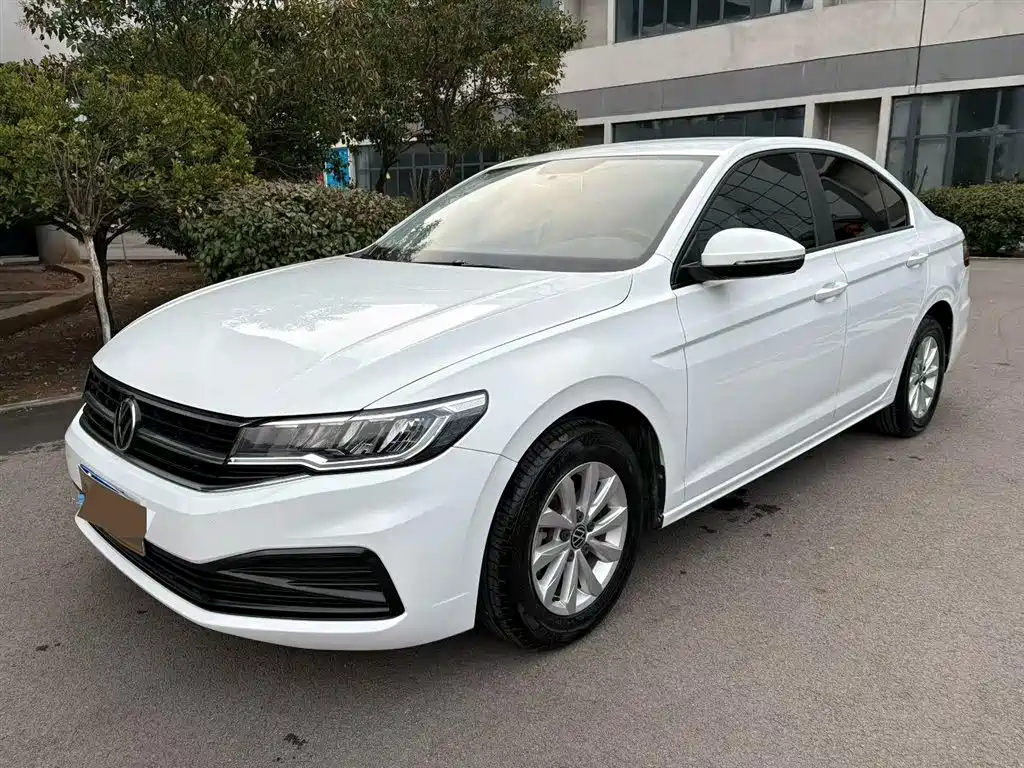 VOLKSWAGEN BORA