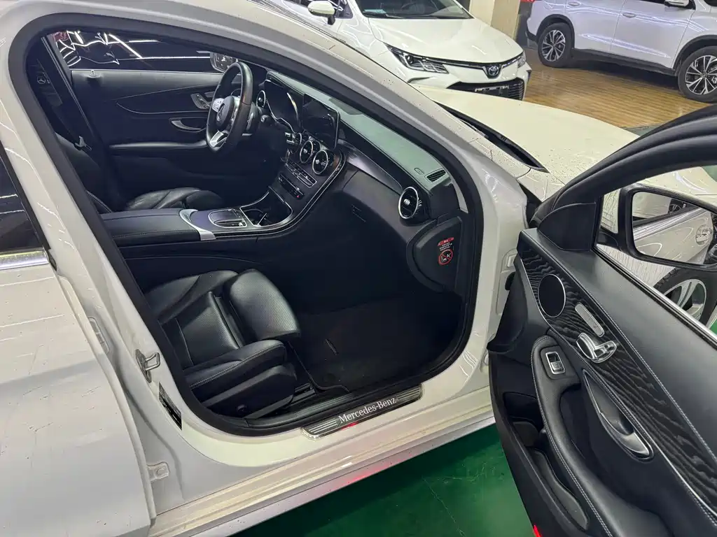 Mercedes-Benz C-Class — миниатюра 8