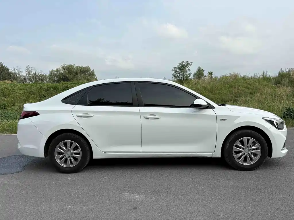 Hyundai Elantra — миниатюра 5