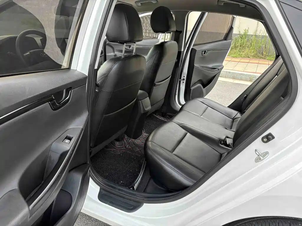 Hyundai Elantra — миниатюра 15