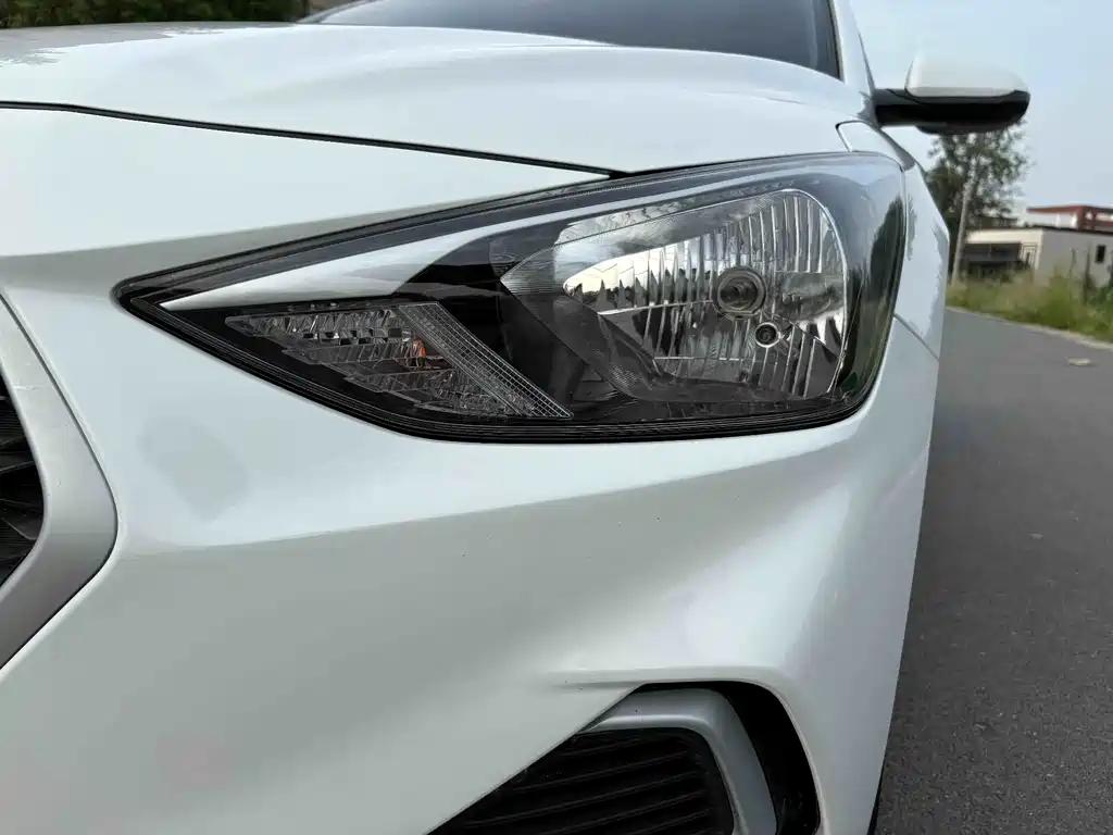 Hyundai Elantra — миниатюра 18