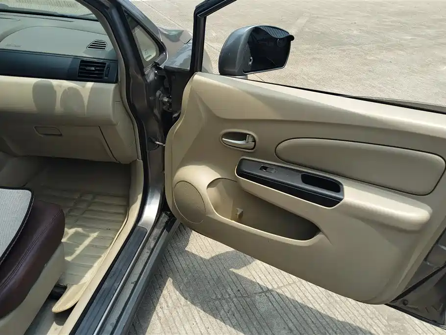 Venucia D50 2014 1.6L MT