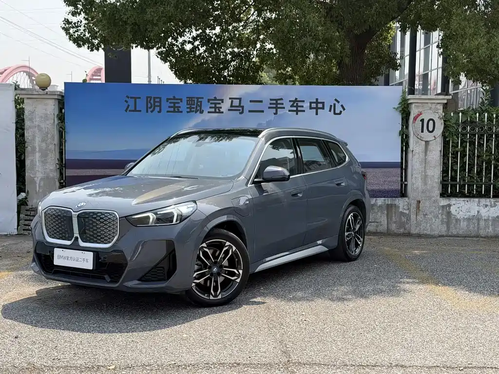 BMW iX1 2023