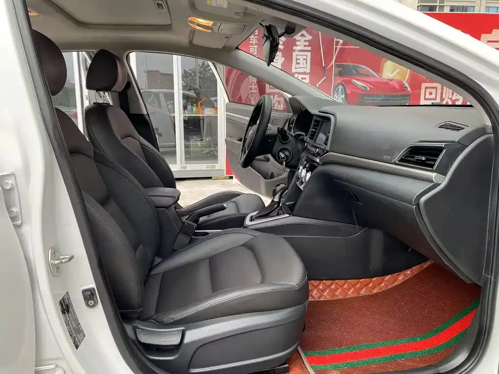 Hyundai Elantra — миниатюра 10