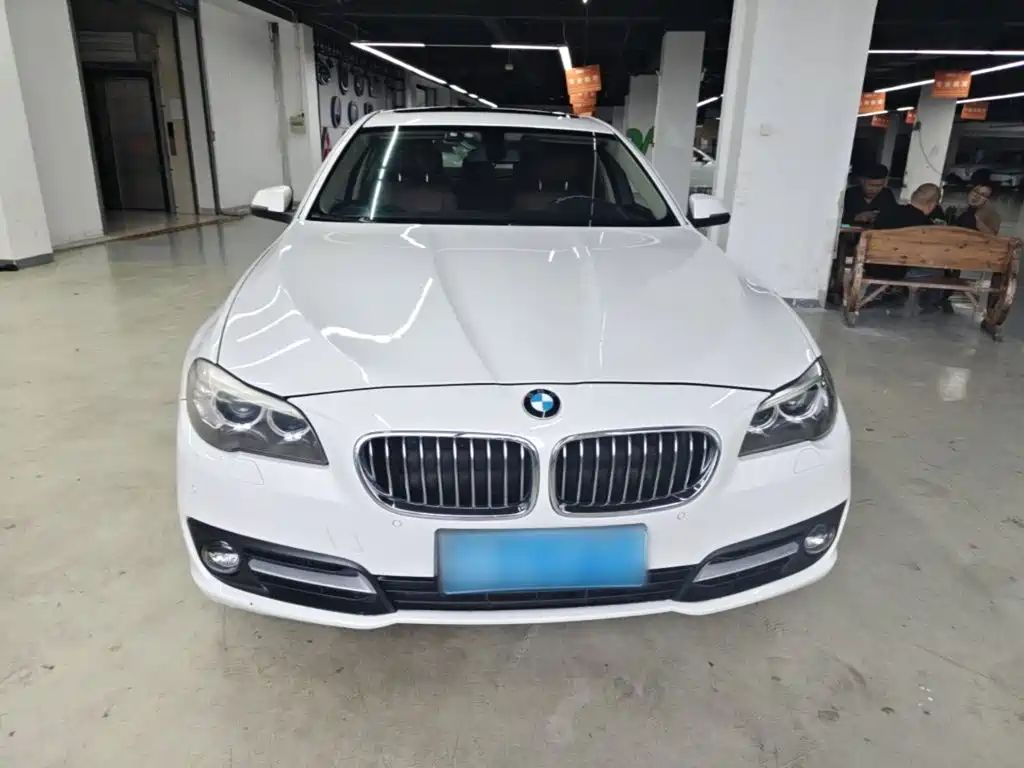 BMW 5 Series — миниатюра 3