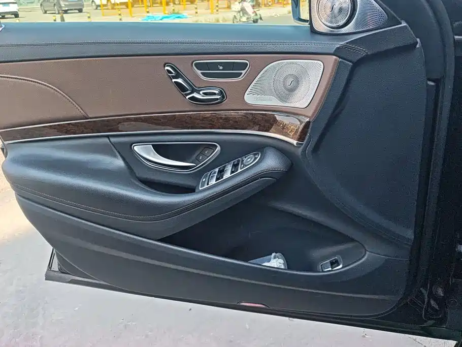 Mercedes-Benz S-Class — миниатюра 7