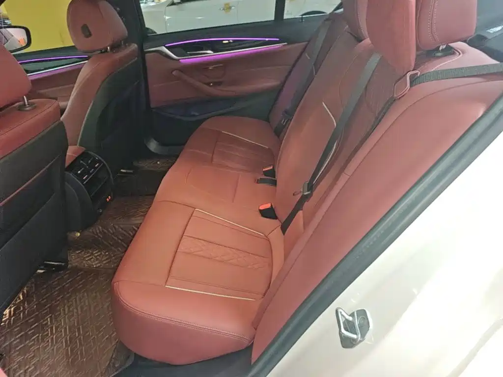 BMW 5 Series — миниатюра 17