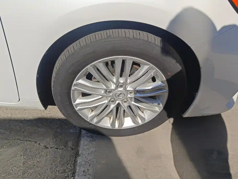 Lexus ES — миниатюра 6