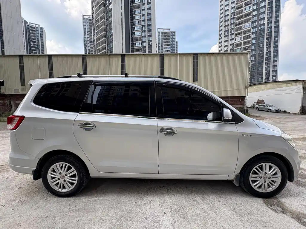 Wuling Hongguang — миниатюра 15