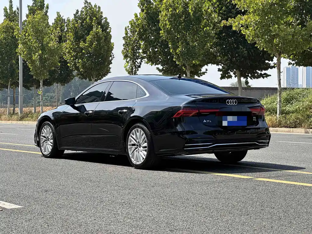 Audi A7L — миниатюра 3